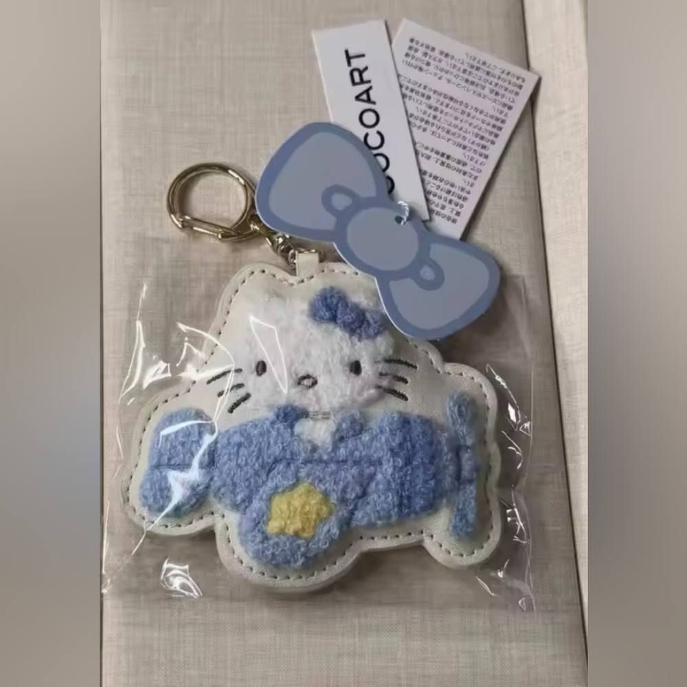 EXCLUSIVE - Hello Kitty Officially Licensed Keychain Set - Picture 3 of 10